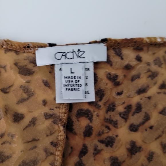 Cache velvet  Cheetah print vneck top - Picture 2 of 10